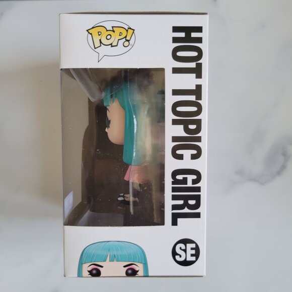 Funko Pop! Hot Topic Girl #SE Hot Topic Exclusive FC7 - Picture 3 of 15